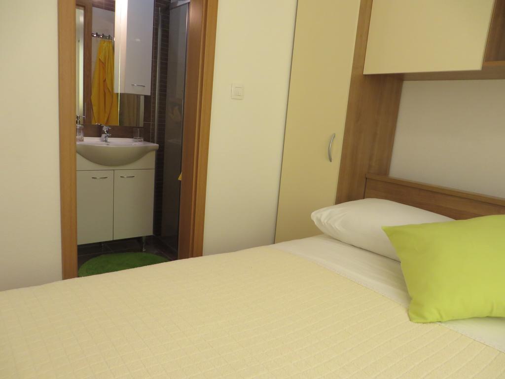 Apartments Luka Pakoštane Esterno foto