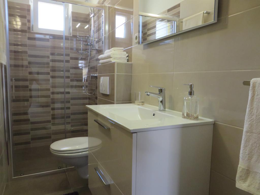 Apartments Luka Pakoštane Esterno foto